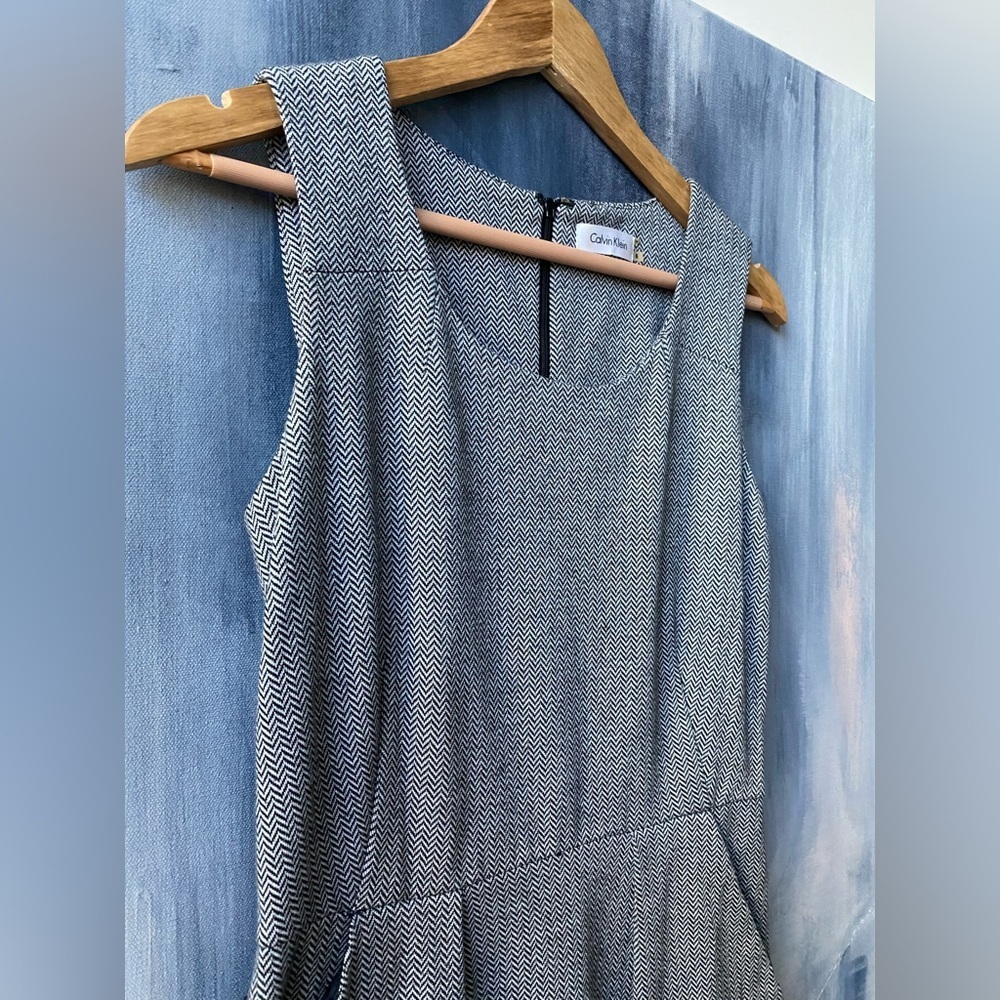 EUC CALVIN KELIN Sleeveless Belted Sheath Dress w/Pockets Size Small - Picture 6 of 7